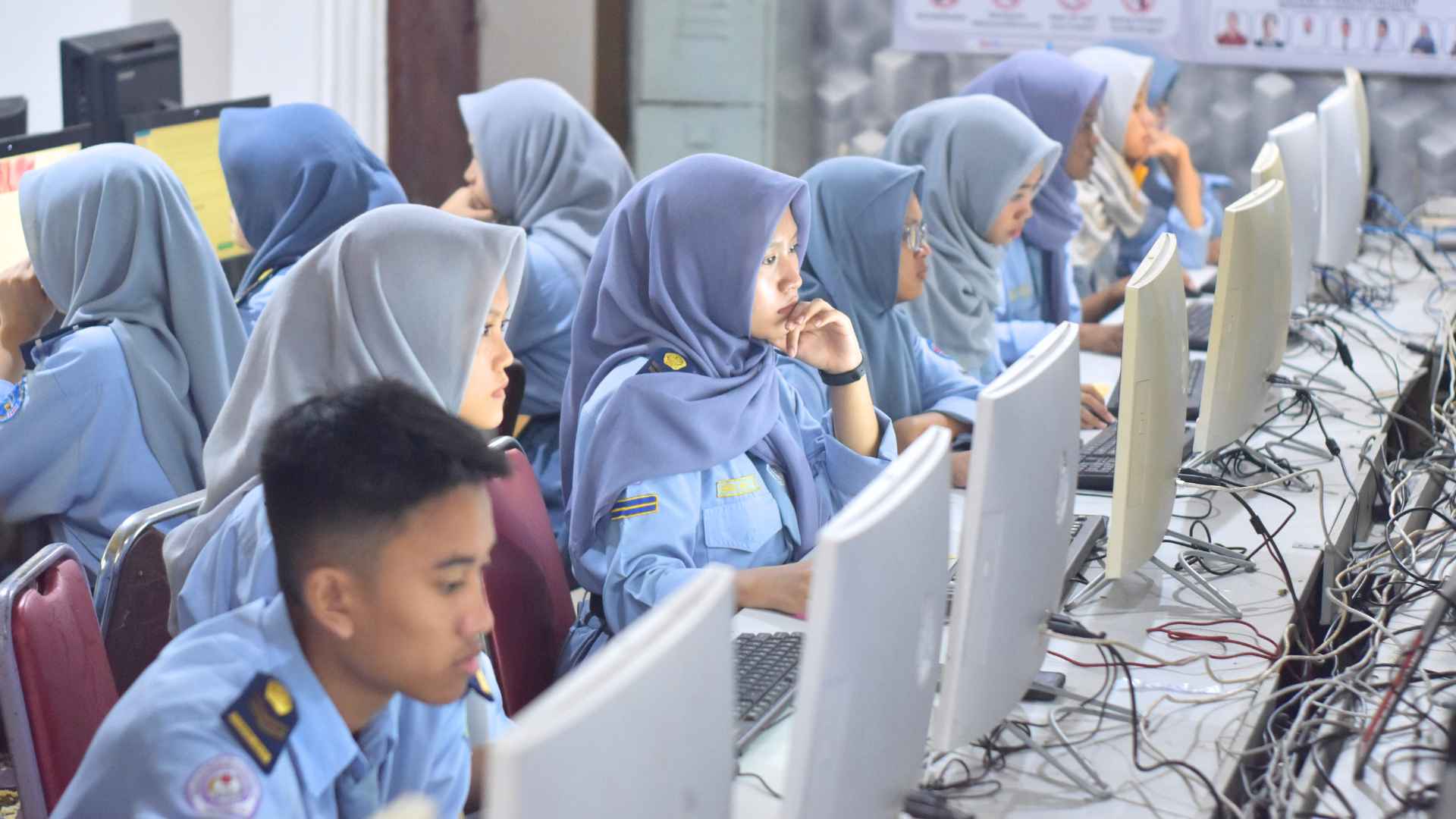 Asesmen Nasional Berbasis Komputer di SMK TI Dwiguna