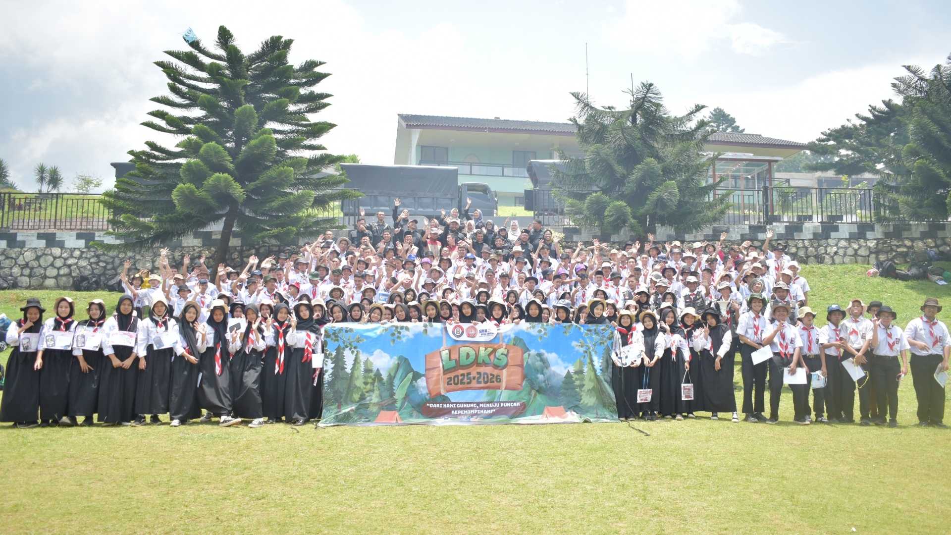 Membangun Jiwa Pemimpin di Dinginnya Puncak: LDKS SMK TI Dwiguna 2025 Sukses Digelar!