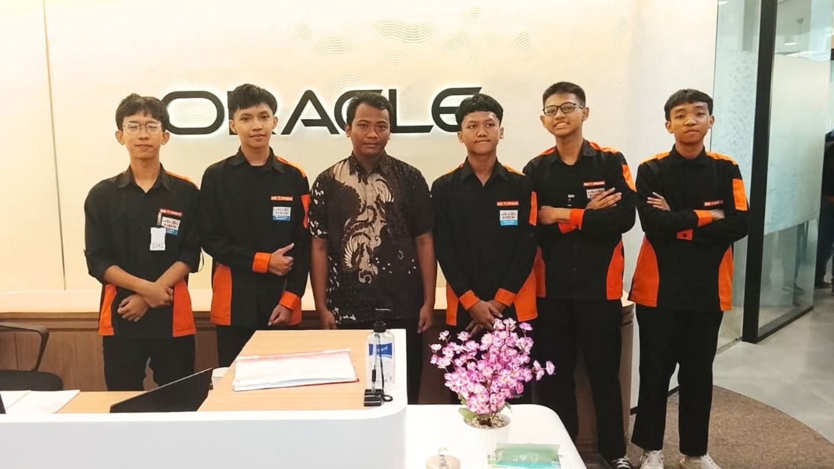 SMK TI Dwiguna Ikuti FutureTech Immersion Bersama Oracle Indonesia