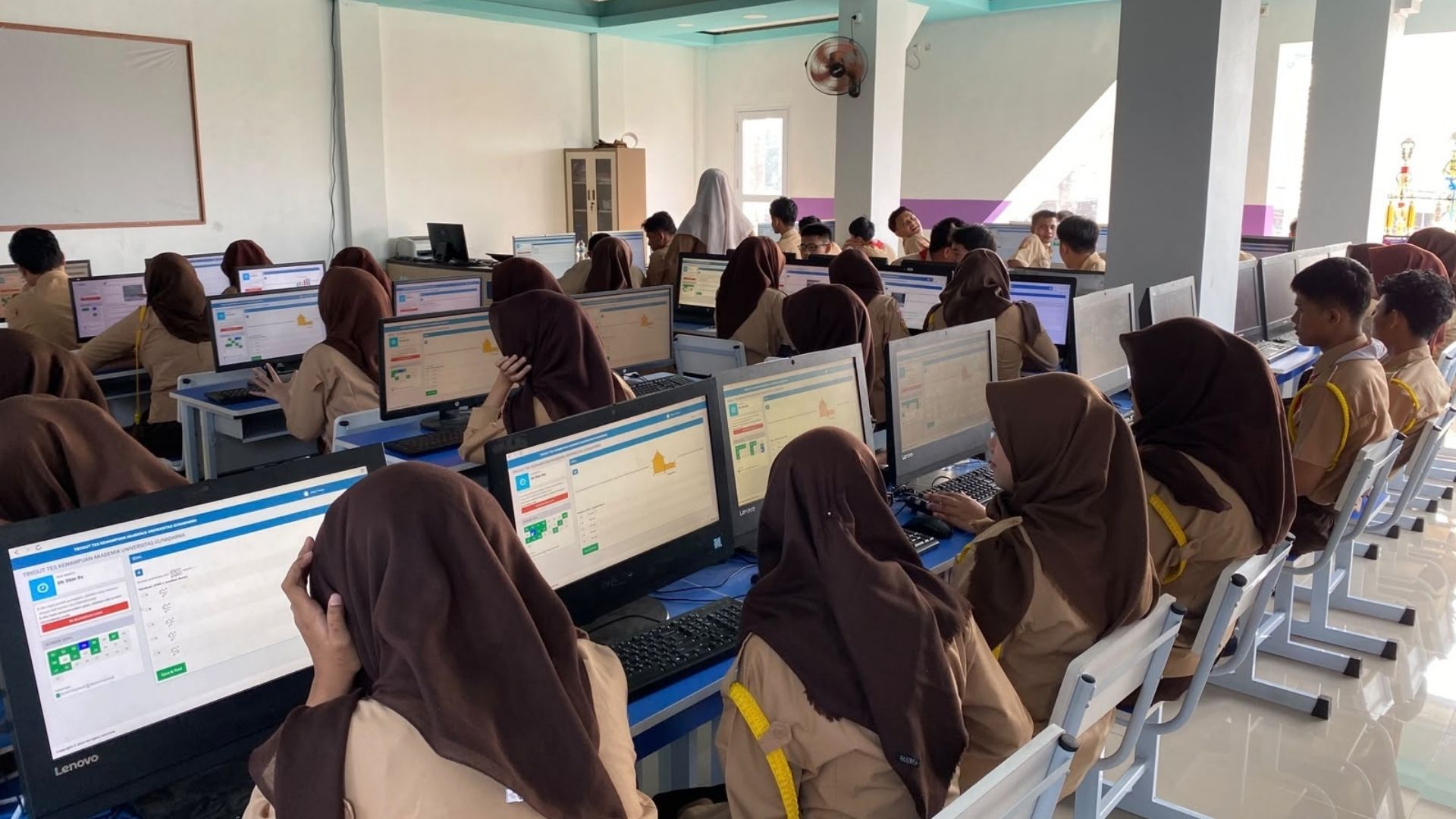 Kelas XII SMK TI Dwiguna Ikuti Try Out Gunadarma